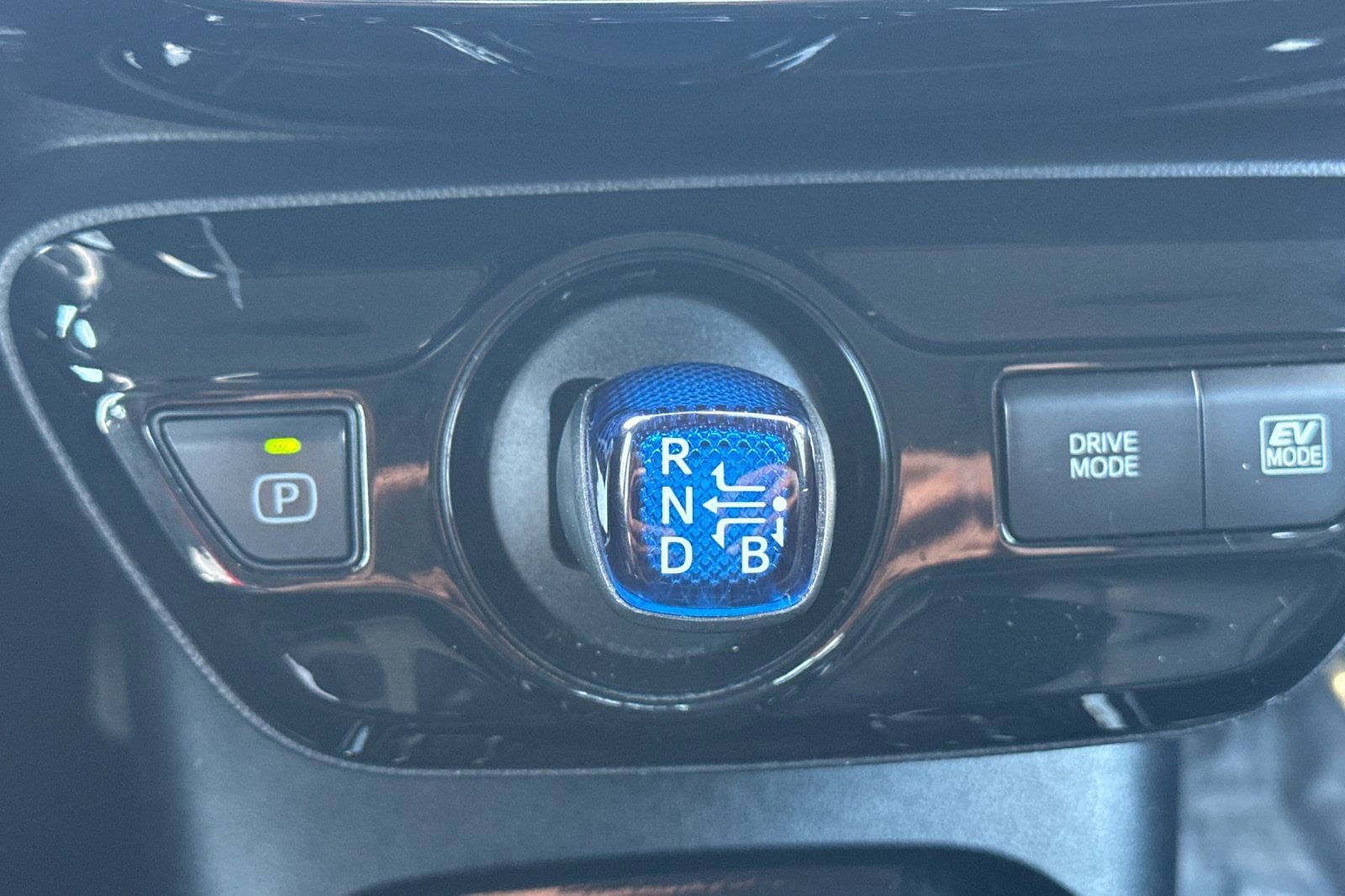 Used 2022 Toyota Prius XLE image 20