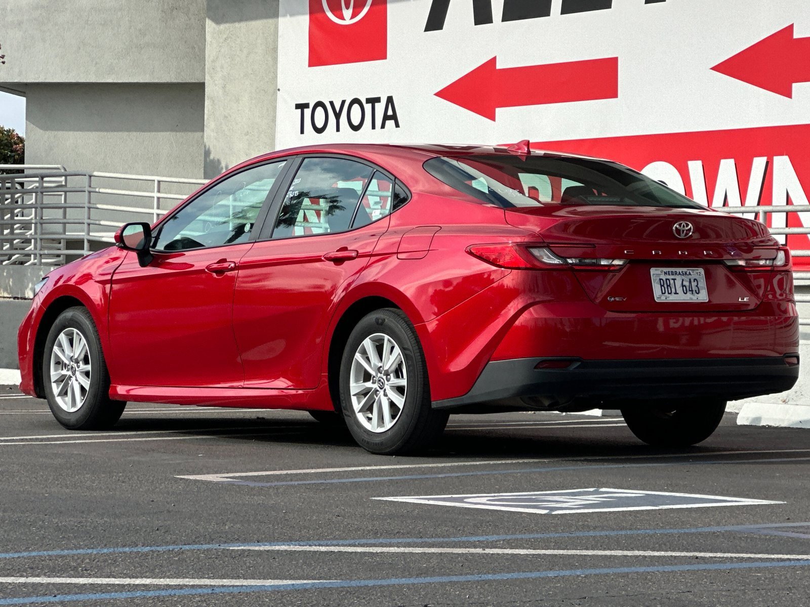 Used 2025 Toyota Camry LE image 3