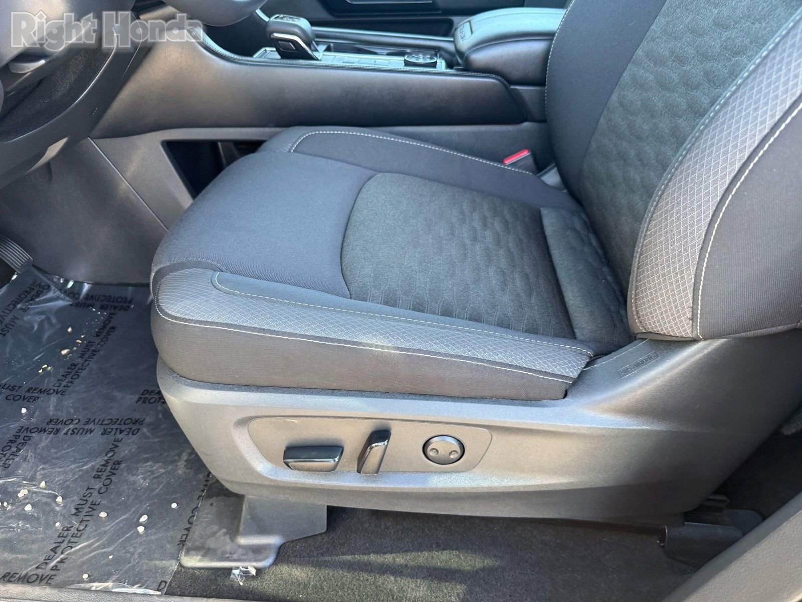 Used 2024 Nissan Pathfinder SV image 14