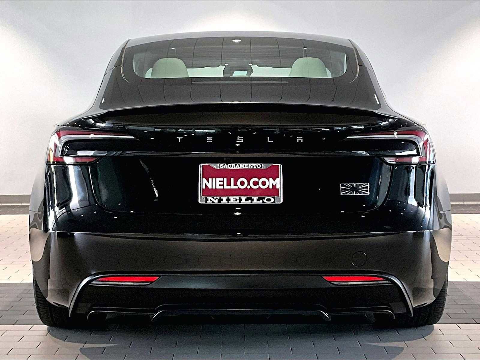 Used 2025 Tesla Model 3 Performance AWD/4WD image 9