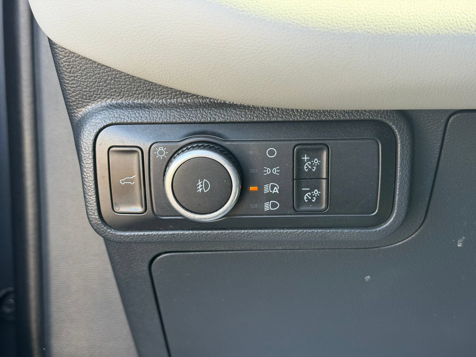 Used 2025 Ford Explorer Active w/ Active Comfort Package RWD image 30