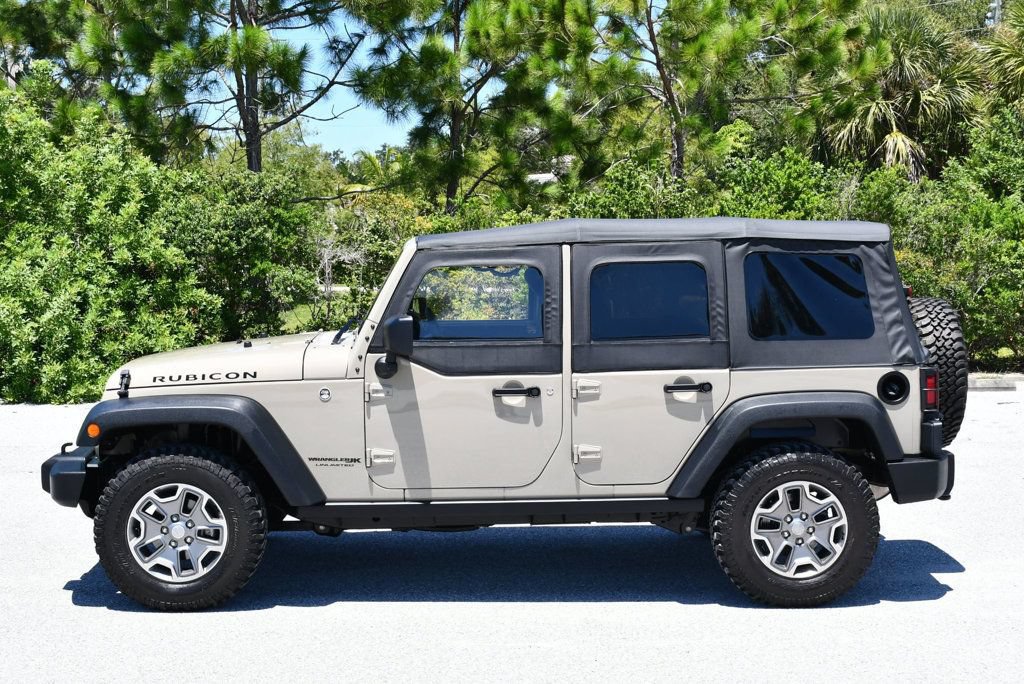 Used 2018 Jeep Wrangler Unlimited Rubicon w/ Connectivity Group AWD/4WD image 3