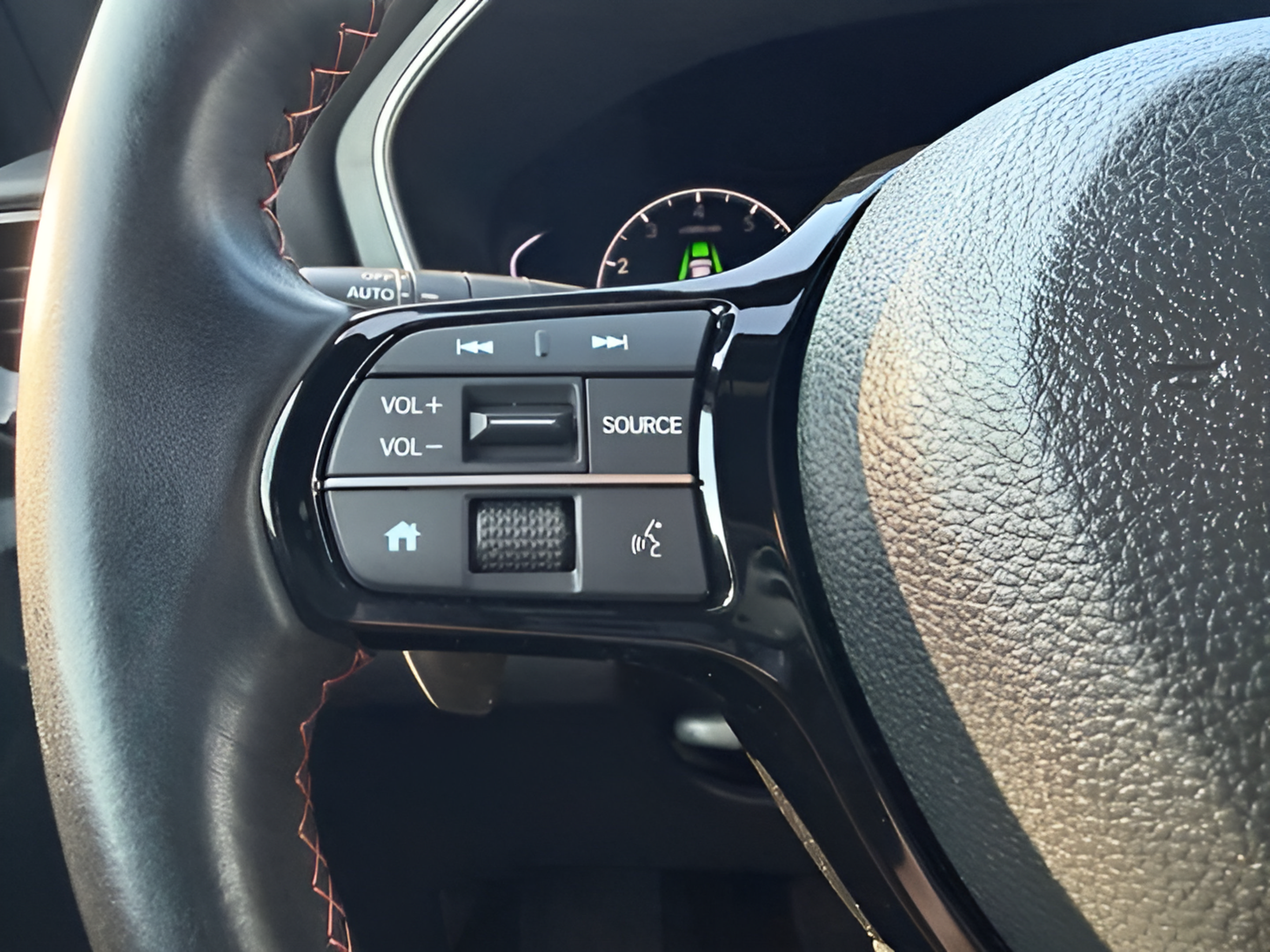 Certified 2025 Honda Pilot Sport image 13