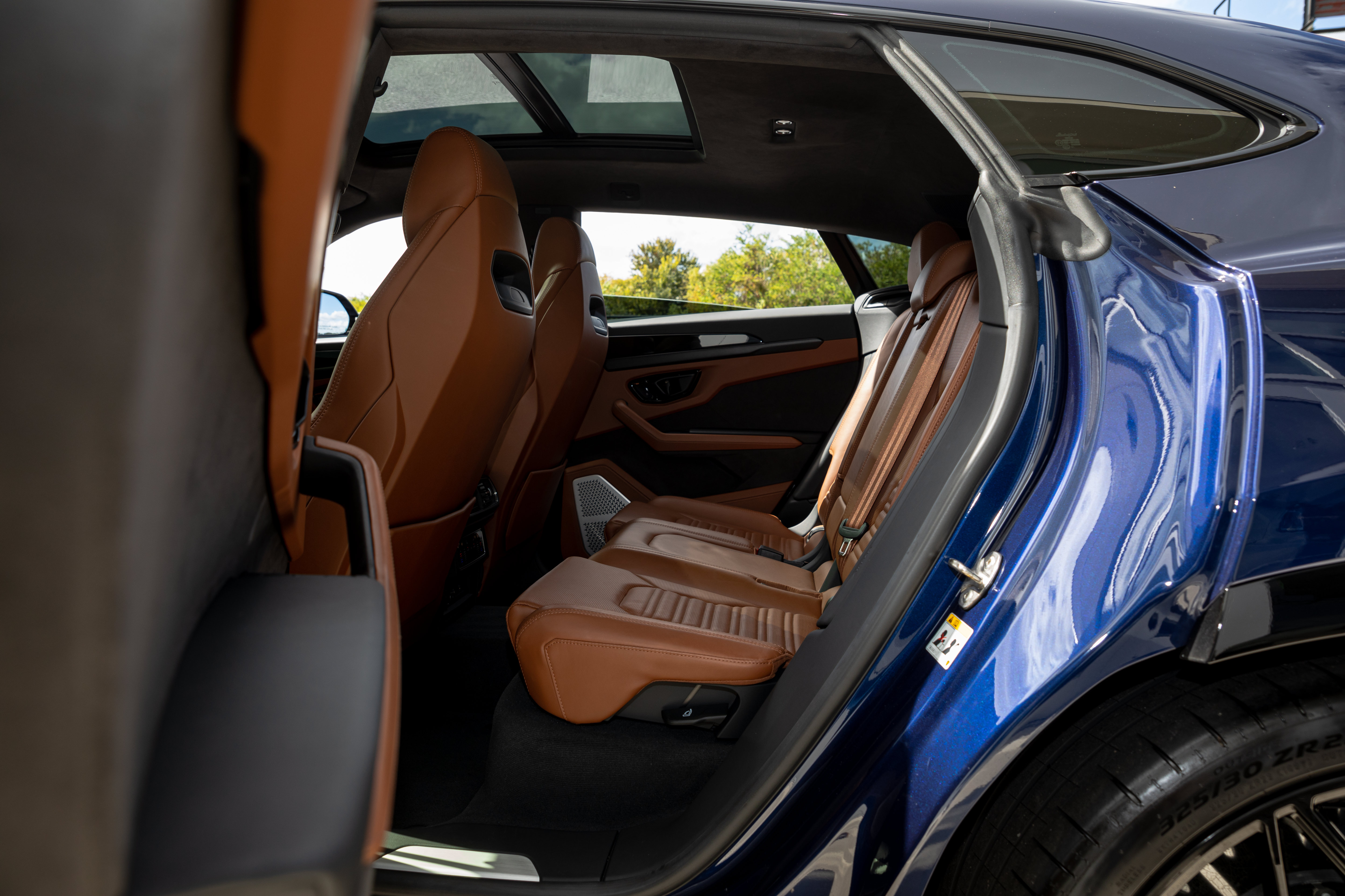 Used 2025 Lamborghini Urus Performante AWD/4WD image 23