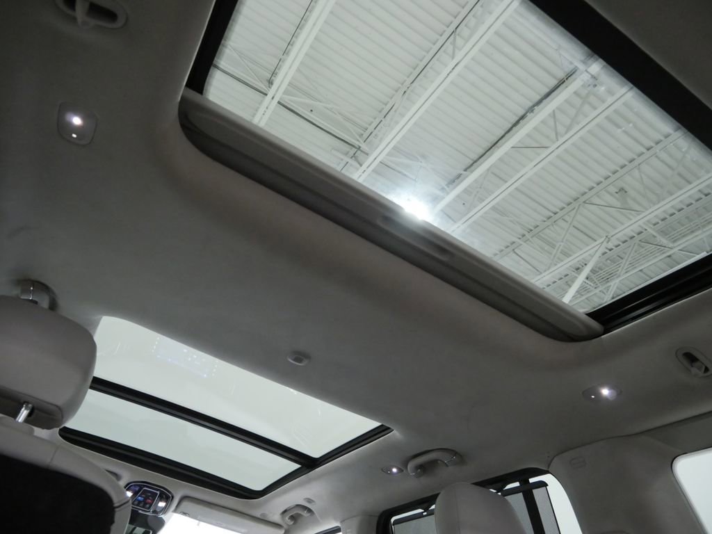 Used 2023 Jeep Grand Wagoneer Series II AWD/4WD image 4