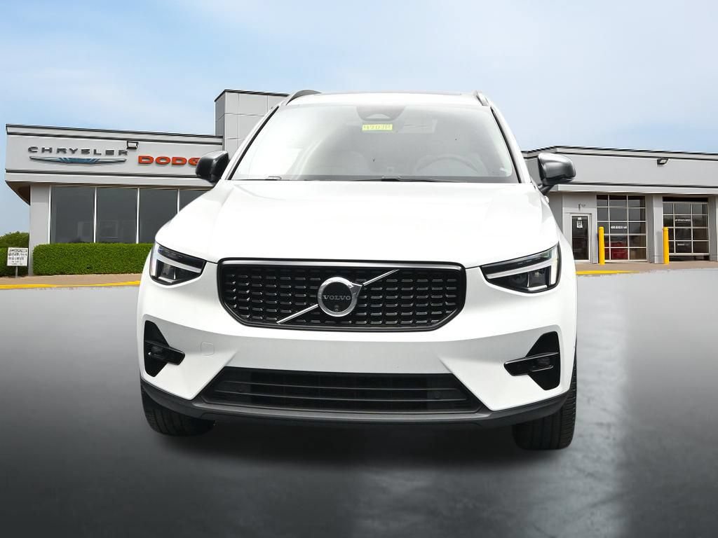 Used 2024 Volvo XC40 B5 Plus w/ Protection Package Premier AWD/4WD image 8