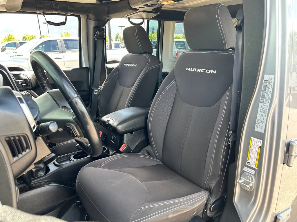 Used 2015 Jeep Wrangler Unlimited Rubicon w/ Connectivity Group AWD/4WD image 13
