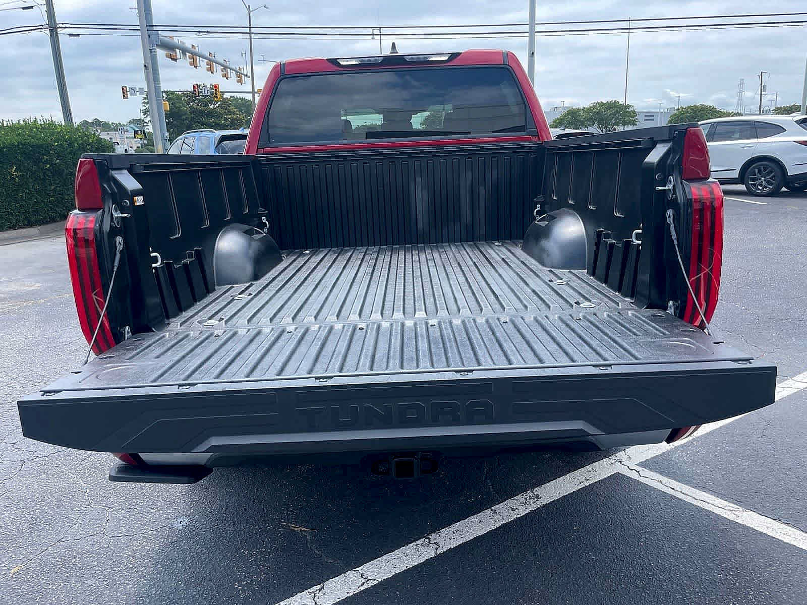 Used 2025 Toyota Tundra Limited AWD/4WD image 21