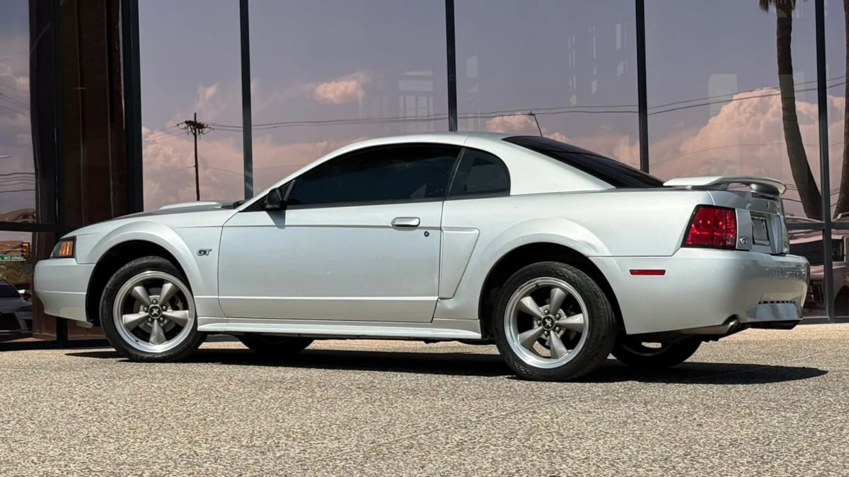 Used 2001 Ford Mustang GT Premium RWD image 6