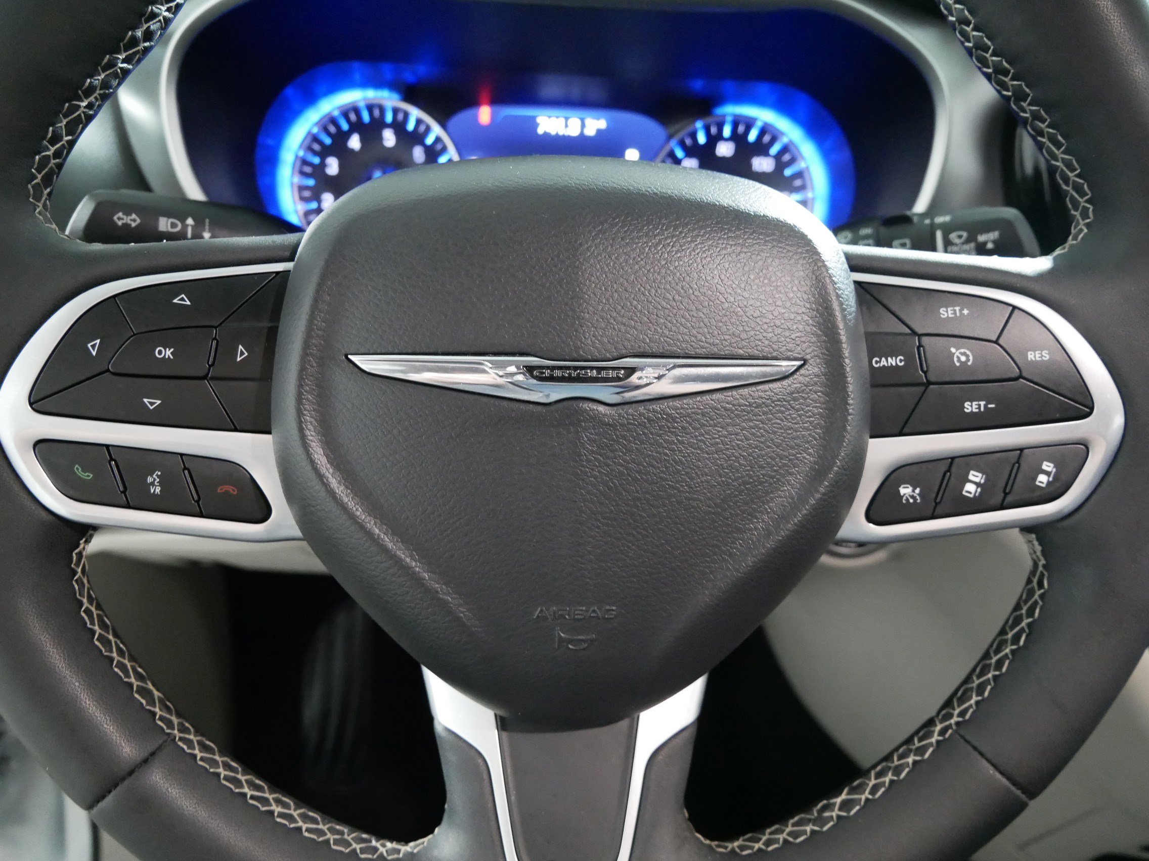 Used 2024 Chrysler Pacifica Touring-L image 25