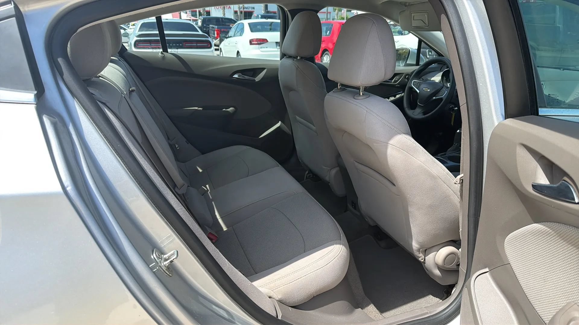 Used 2017 Chevrolet Cruze LT FWD image 16