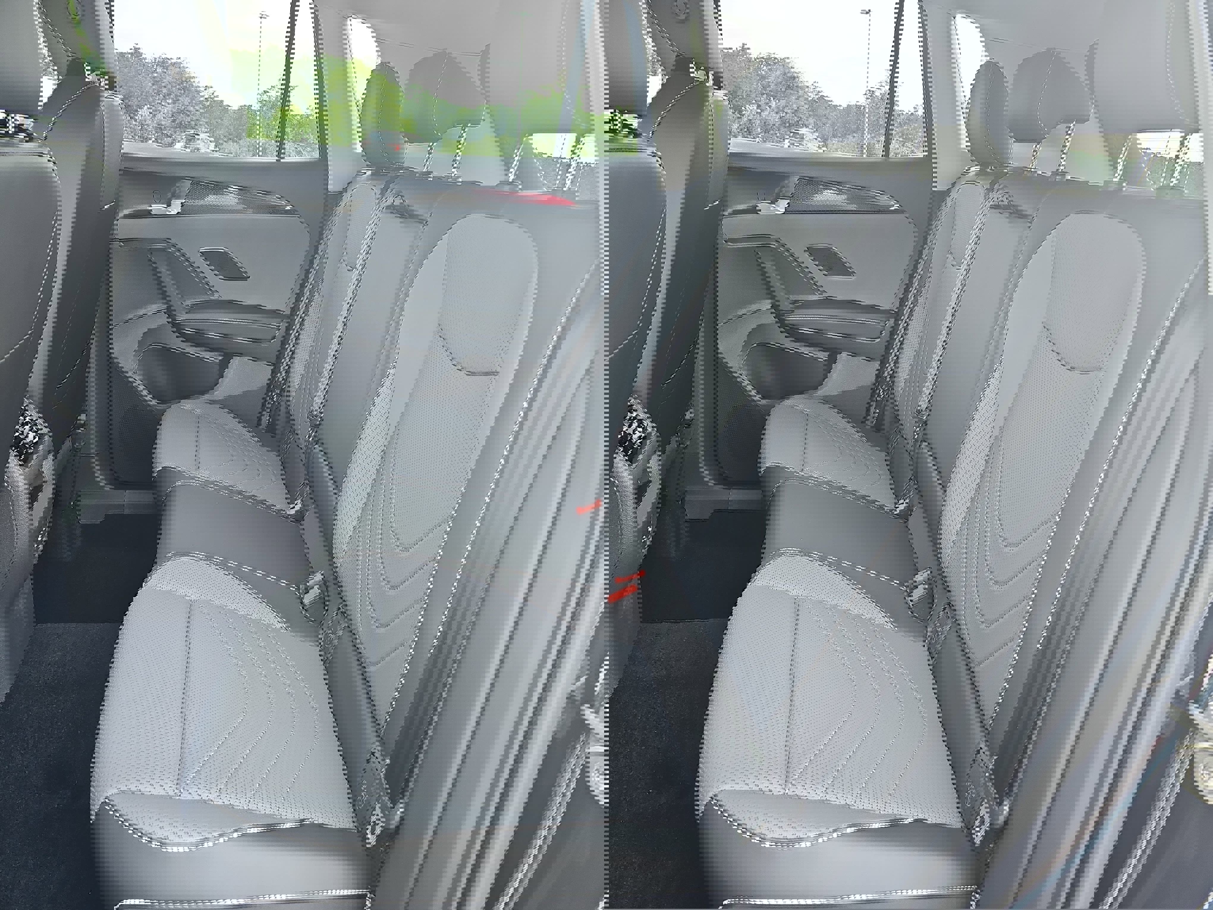 Used 2025 Volkswagen Tiguan SE image 14