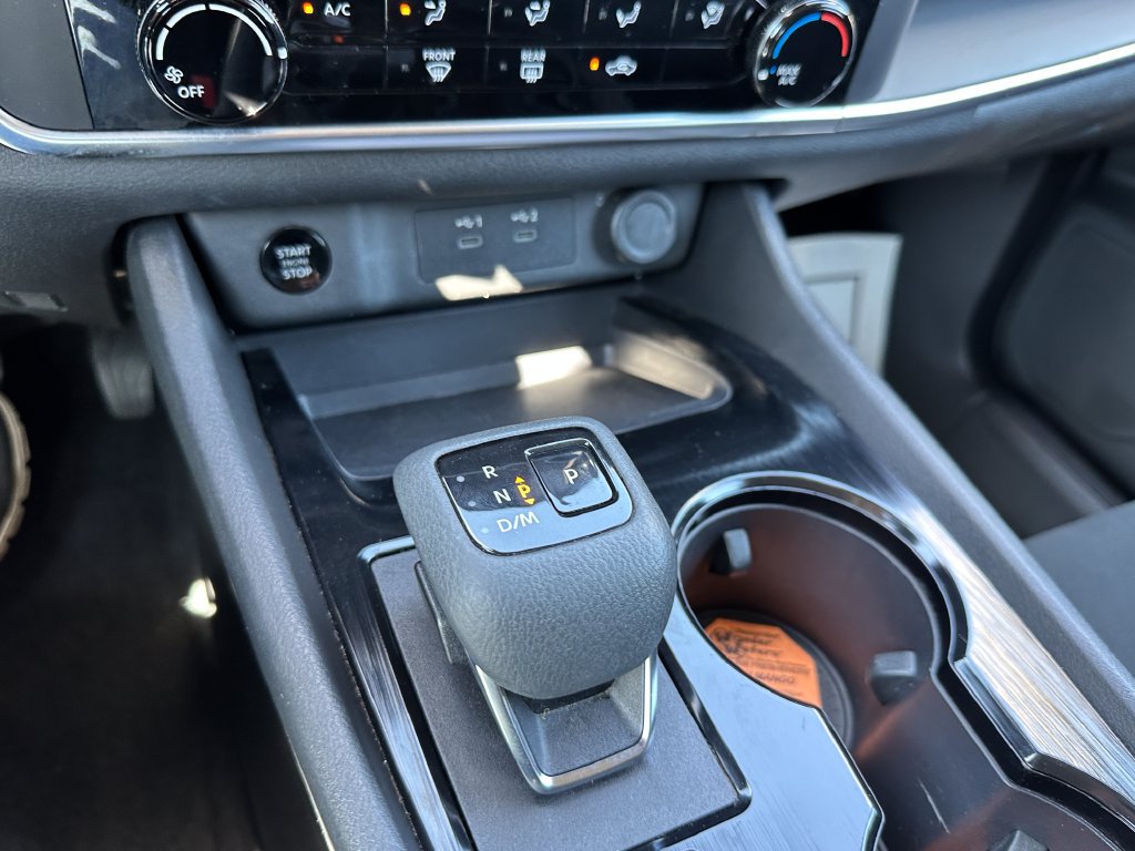 Used 2024 Nissan Rogue S FWD image 27