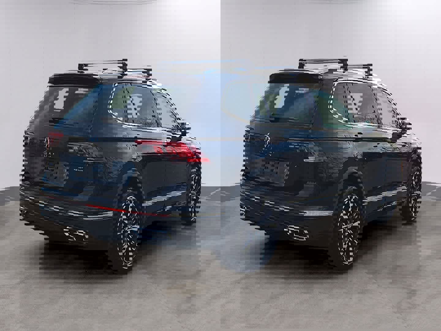 Certified 2023 Volkswagen Tiguan SEL R-Line image 4