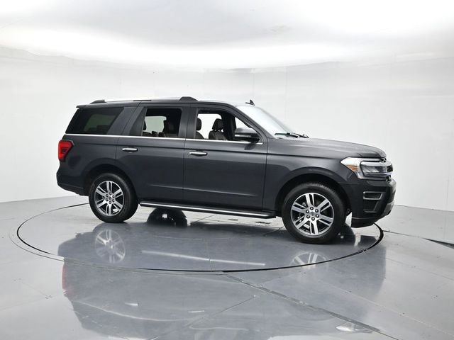 Used 2023 Ford Expedition Limited image 3