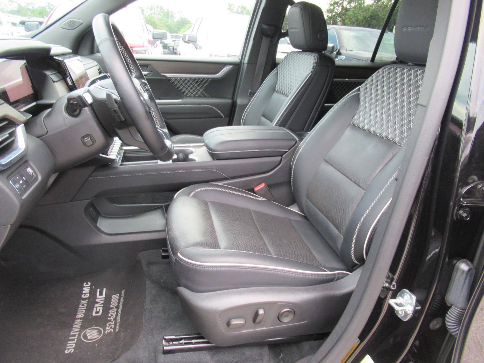 Used 2025 GMC Acadia Denali FWD image 19