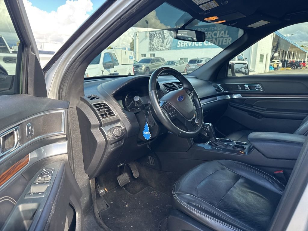 Used 2018 Ford Explorer Limited image 7