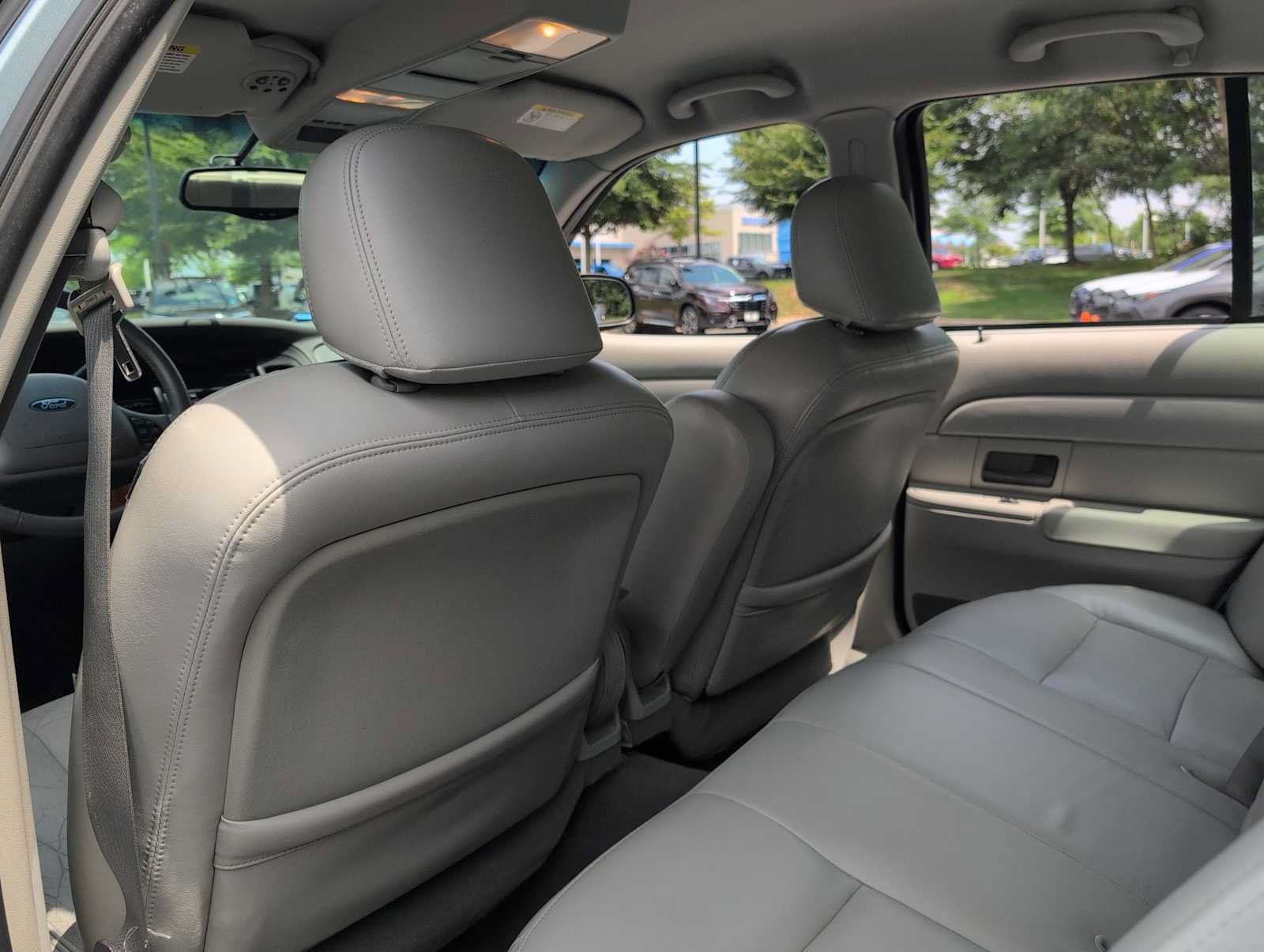 Used 2003 Ford Crown Victoria LX RWD image 18