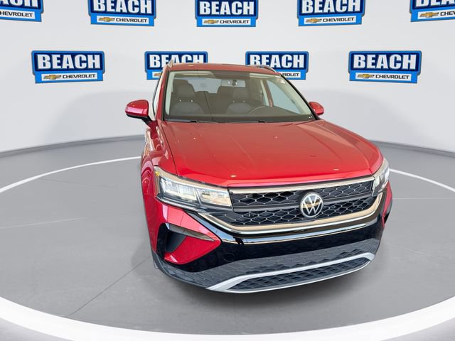 Used 2022 Volkswagen Taos SE image 3