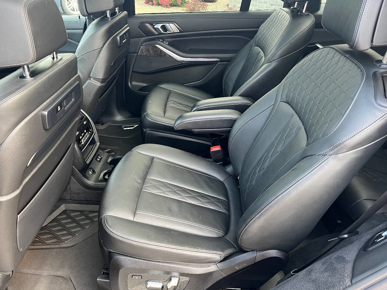 Used 2022 BMW X7 xDrive40i w/ M Sport Package image 18