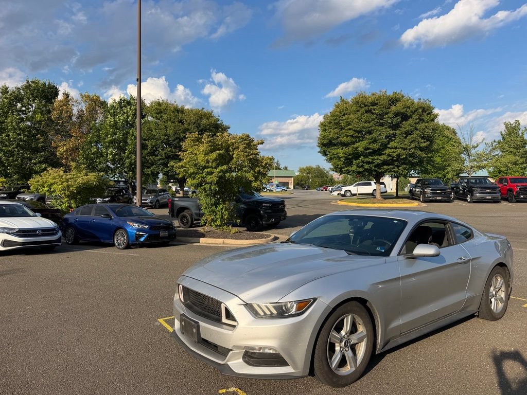 Used 2015 Ford Mustang Coupe RWD image 3