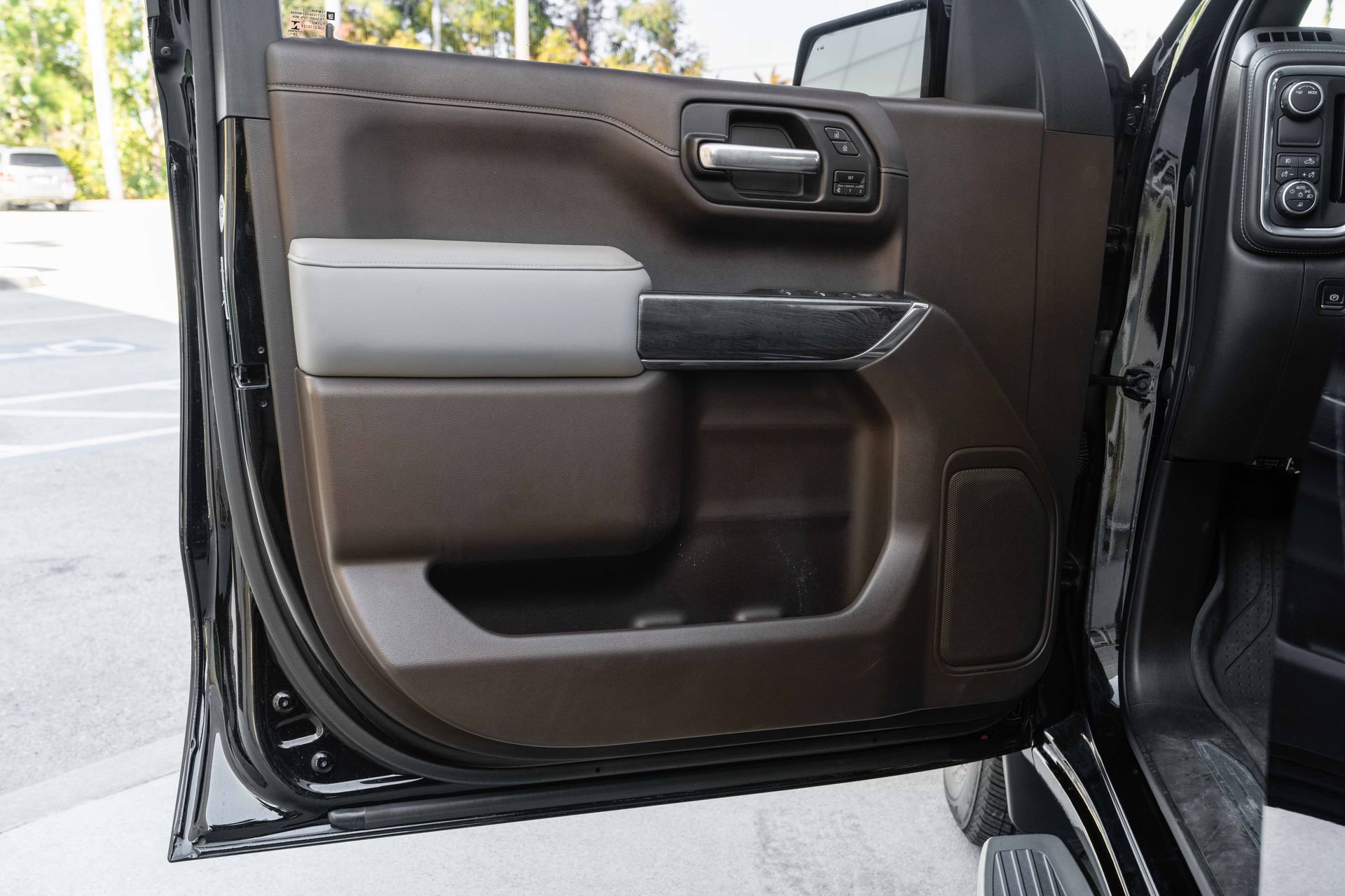 Used 2021 Chevrolet Silverado 1500 LTZ image 31