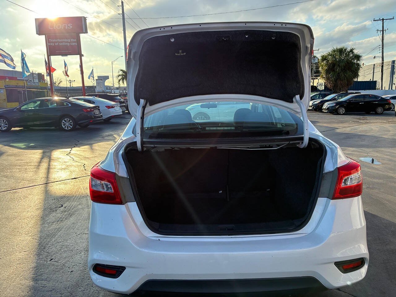 Used 2018 Nissan Sentra SV FWD image 4