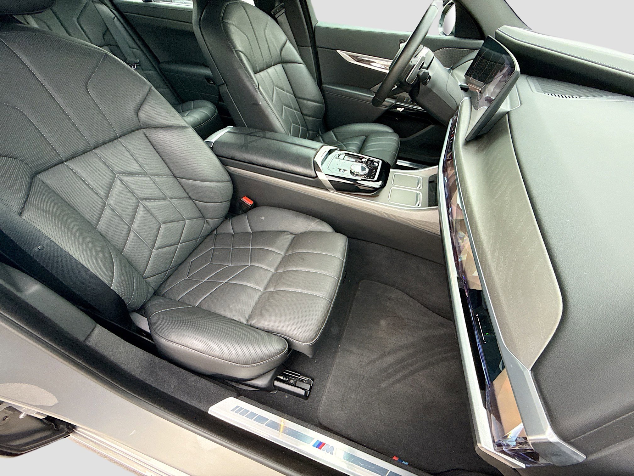 Certified 2023 BMW 740i w/ Parking Assistance Package RWD image 15