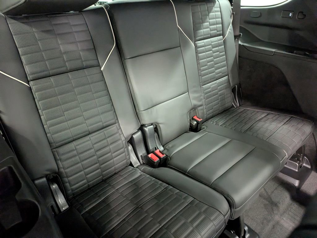 Used 2026 Cadillac Escalade Platinum Sport w/ LPO, Floor Liner Package AWD/4WD image 28
