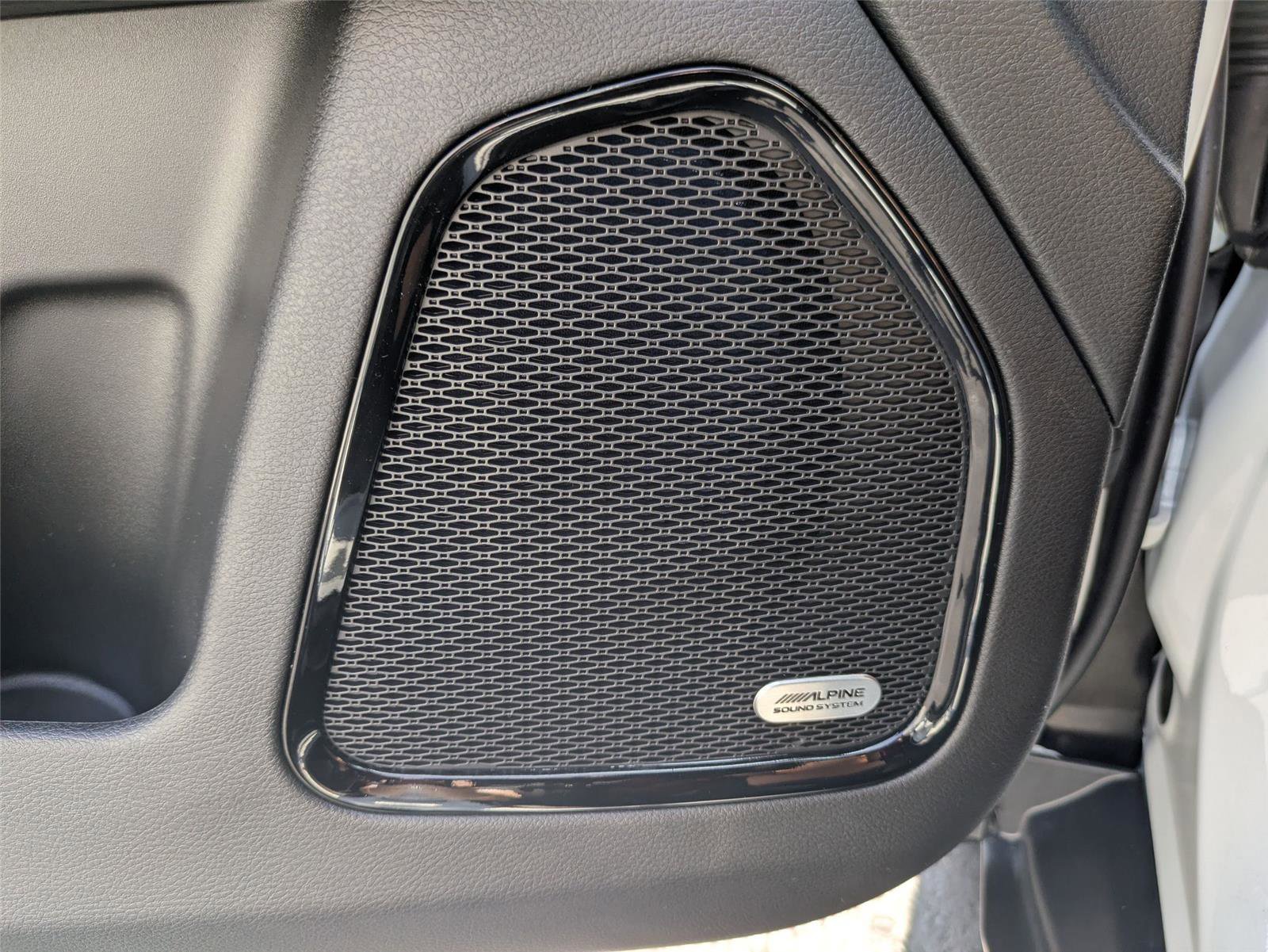 New 2025 Jeep Compass Limited w/ Sun & Sound Group image 10