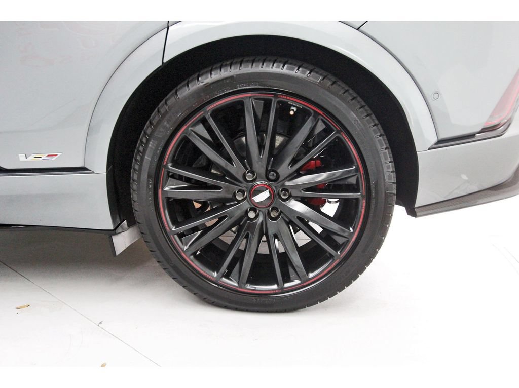 Used 2026 Cadillac Lyriq V w/ Exterior Carbon Fiber Package AWD/4WD image 29