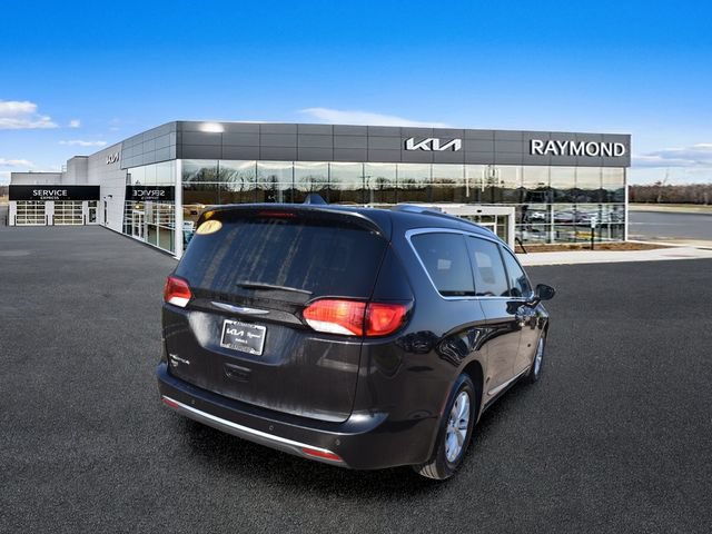 Used 2018 Chrysler Pacifica Touring-L Plus FWD image 3