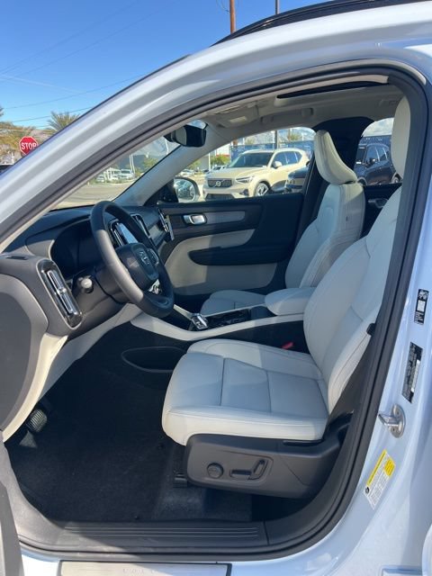New 2026 Volvo XC40 B5 Plus w/ Protection Package Premier AWD/4WD image 23