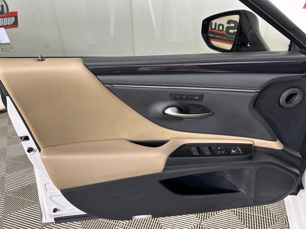 Used 2020 Lexus ES 350 w/ Premium Package FWD image 11