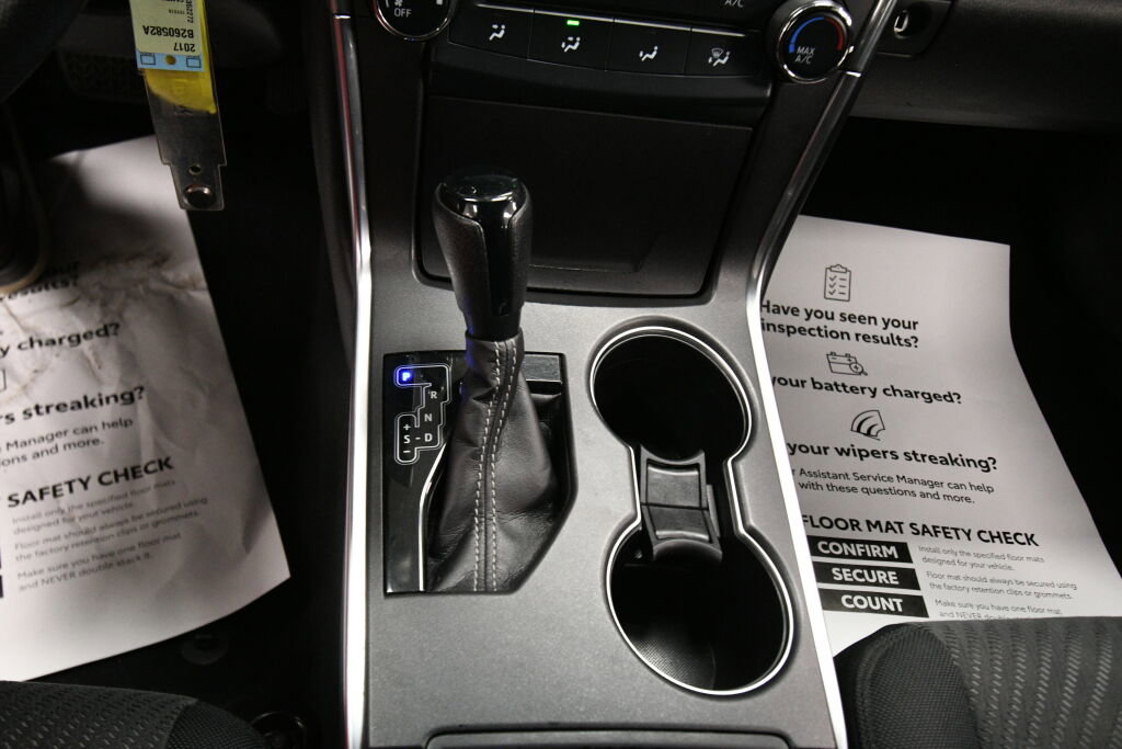 Used 2017 Toyota Camry LE image 17
