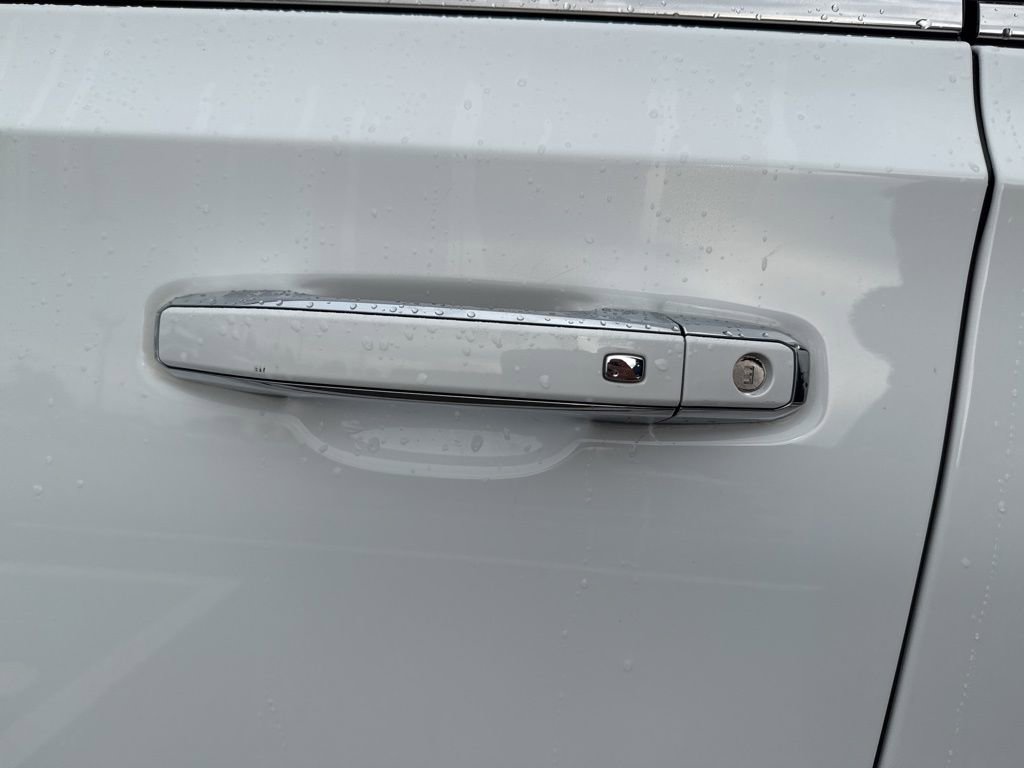 Used 2023 GMC Yukon SLT image 11