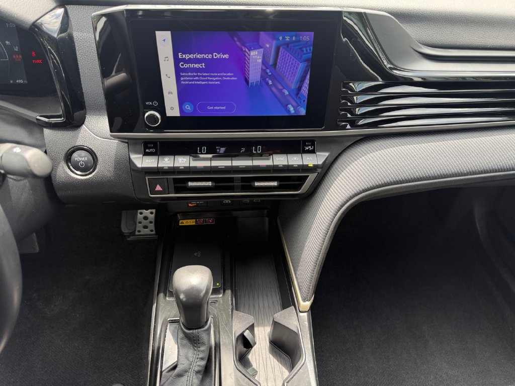 Used 2025 Toyota Camry SE FWD image 11