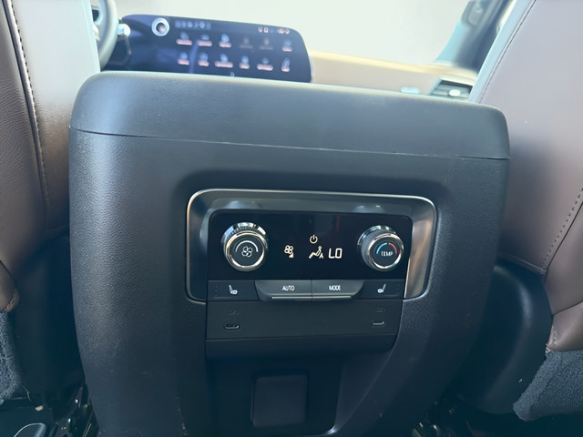 Certified 2025 Chevrolet Suburban High Country AWD/4WD image 16