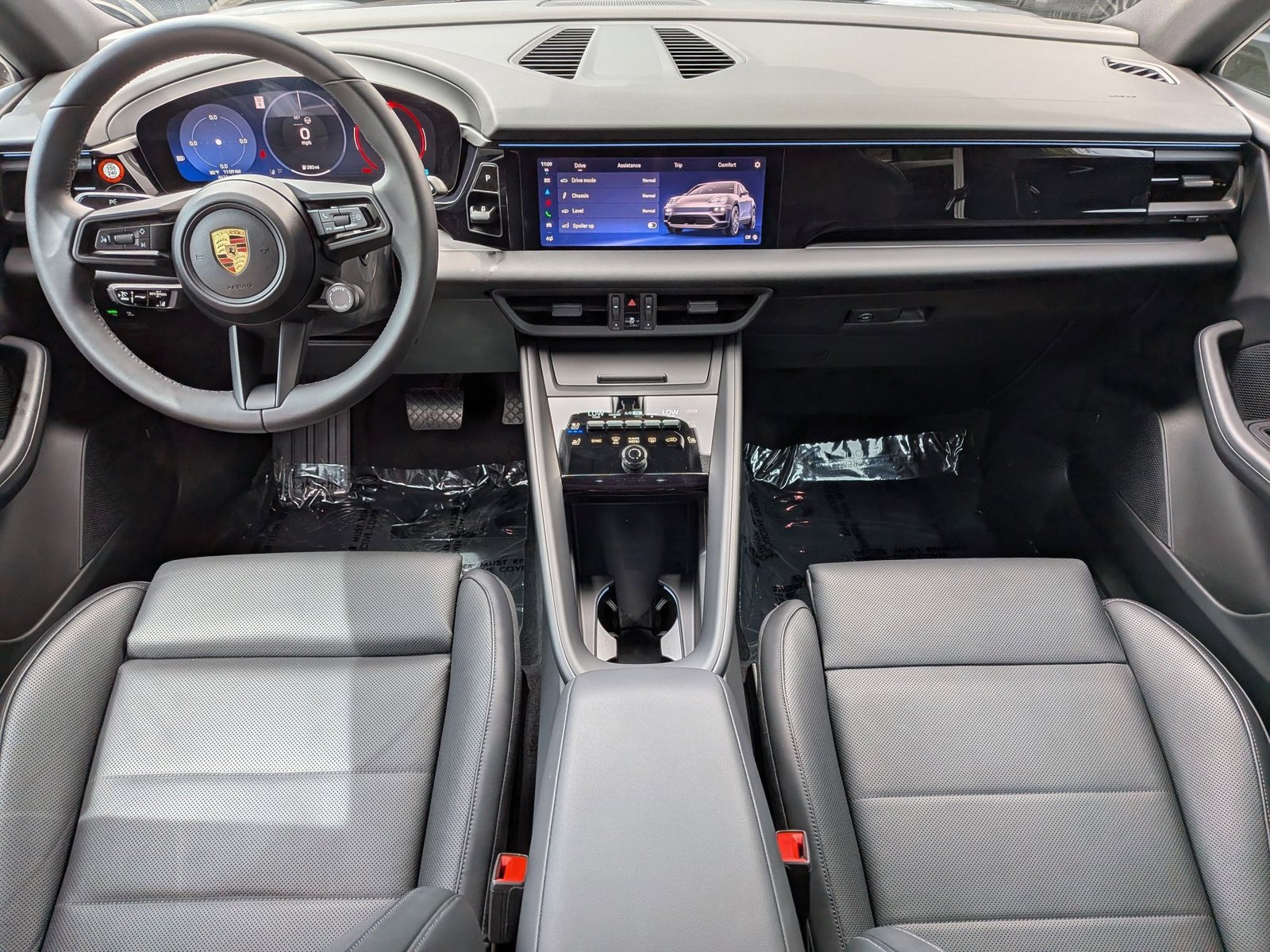 Certified 2025 Porsche Macan Electric RWD image 22