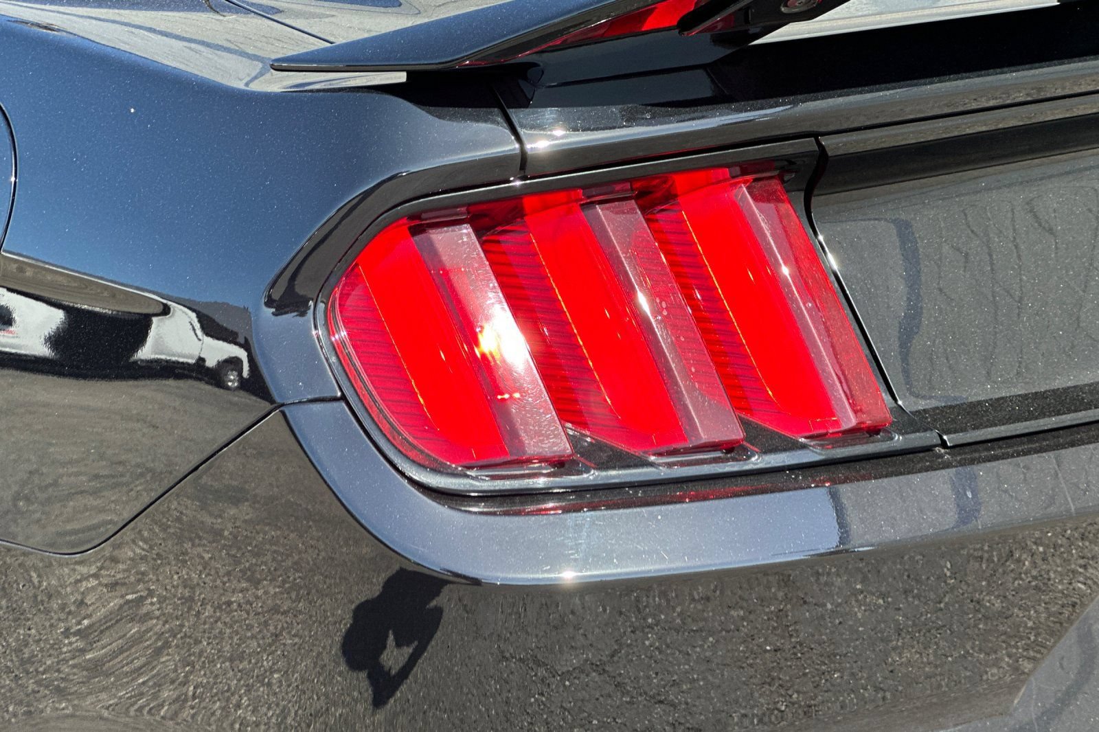 Used 2018 Ford Mustang Shelby GT350 w/ Electronics Package RWD image 35