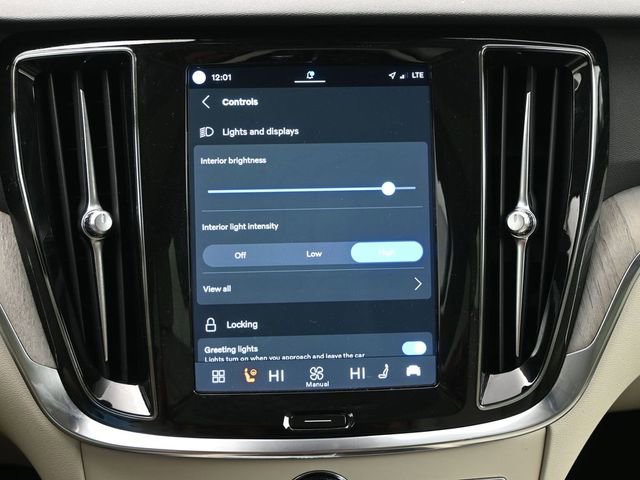 Used 2023 Volvo V60 B5 Cross Country Plus image 16