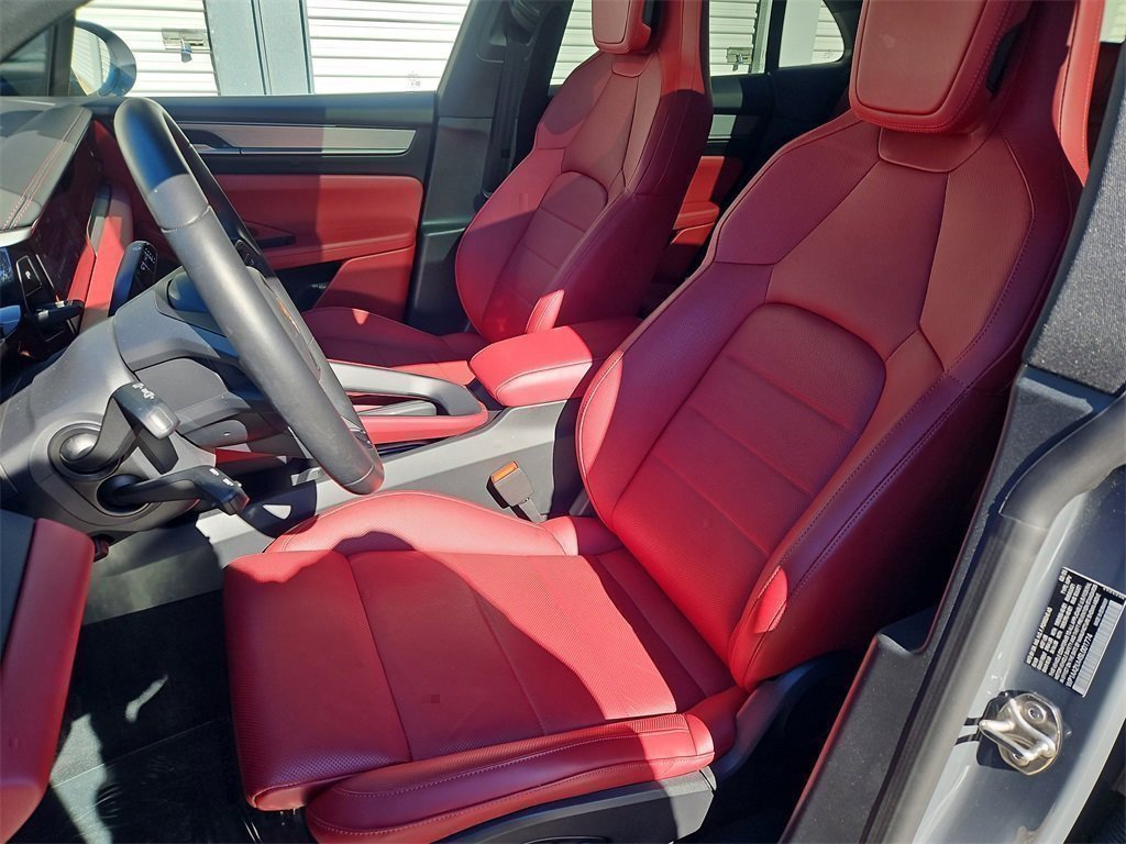 Certified 2025 Porsche Macan 4 Electric image 5