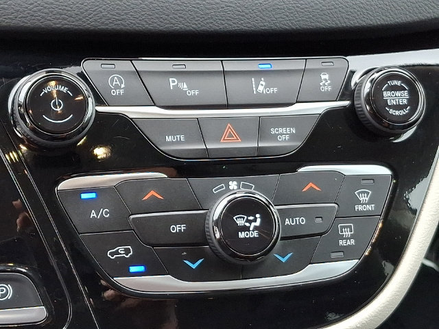 Used 2024 Chrysler Pacifica Touring-L FWD image 19