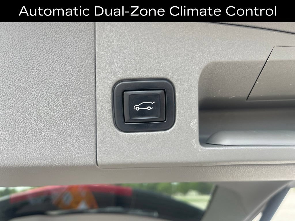 Used 2022 Cadillac XT5 Premium Luxury w/ LPO, Floor Liner Package FWD image 12