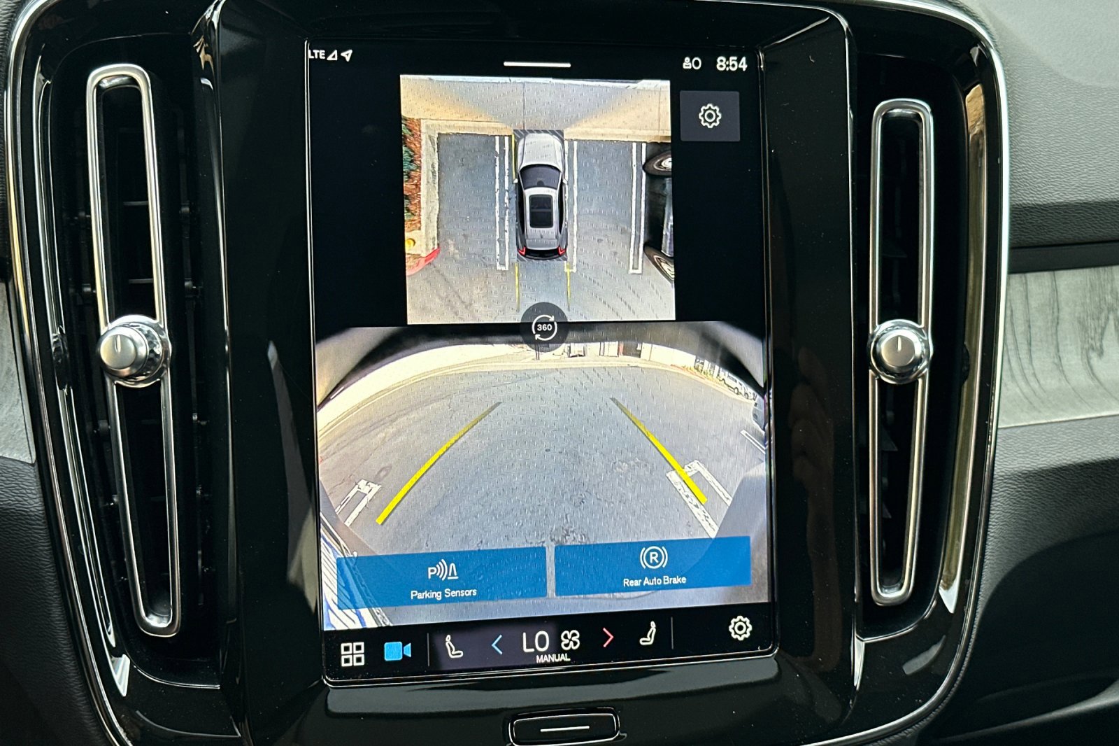 Certified 2025 Volvo XC40 B5 Plus image 24