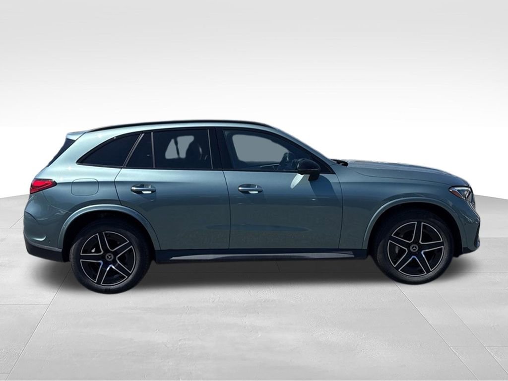 Used 2025 Mercedes-Benz GLC 300 4MATIC w/ AMG Line image 4