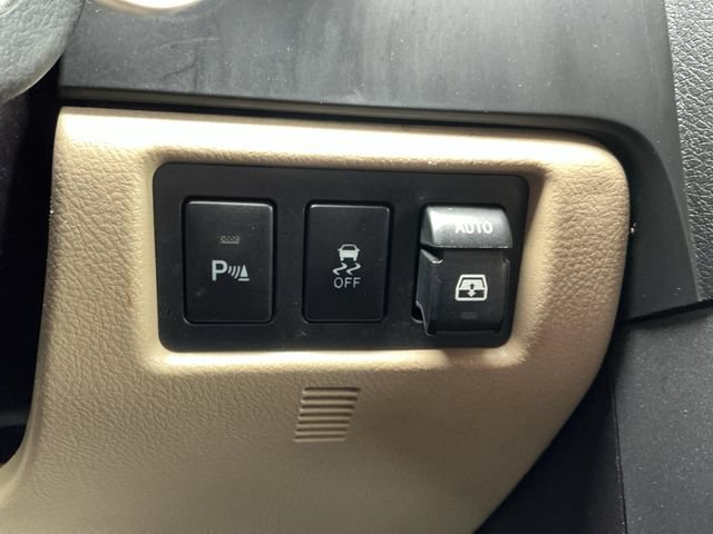 Used 2018 Toyota Sequoia Limited w/ Safety & Convenience Package AWD/4WD image 29