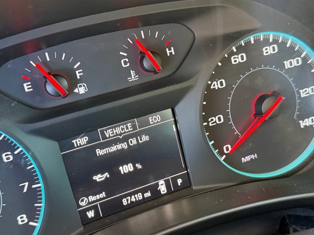 Used 2018 Chevrolet Equinox LT AWD/4WD image 16