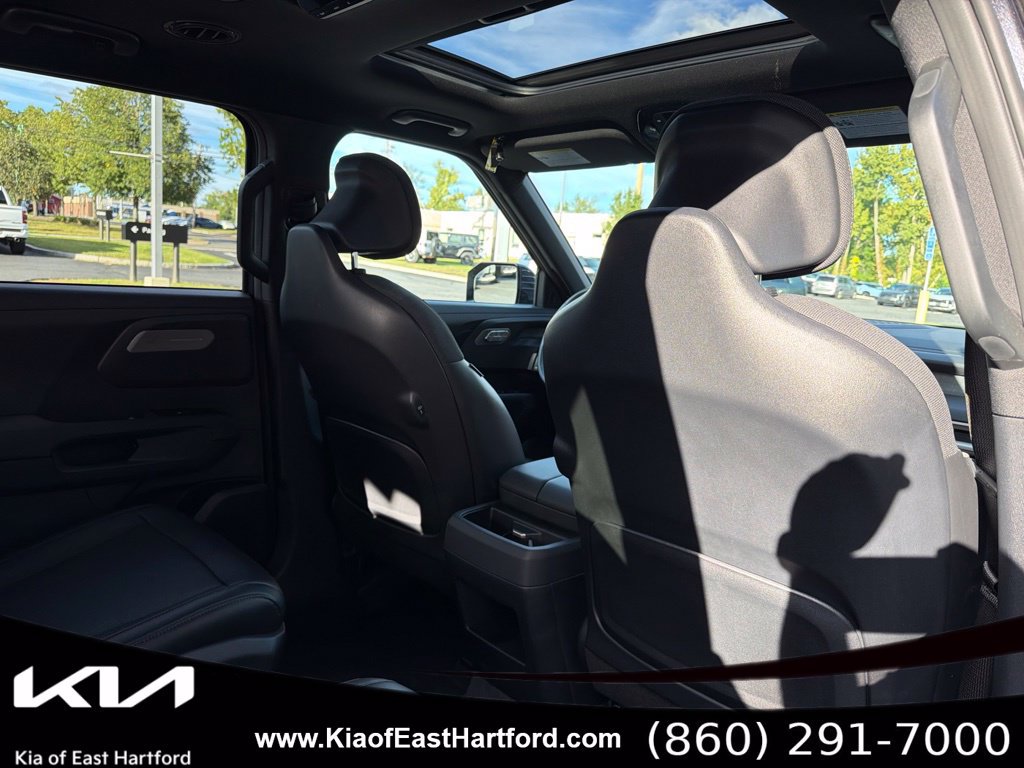 Used 2027 Kia Telluride S w/ Towing Package AWD/4WD image 14