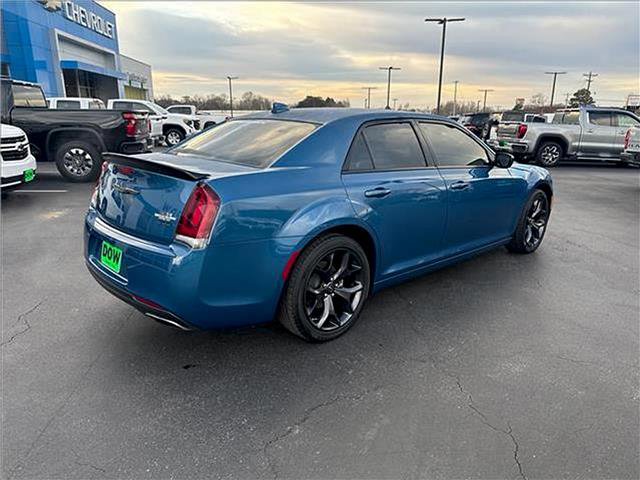 Used 2023 Chrysler 300 Touring w/ Sport Appearance Package image 7